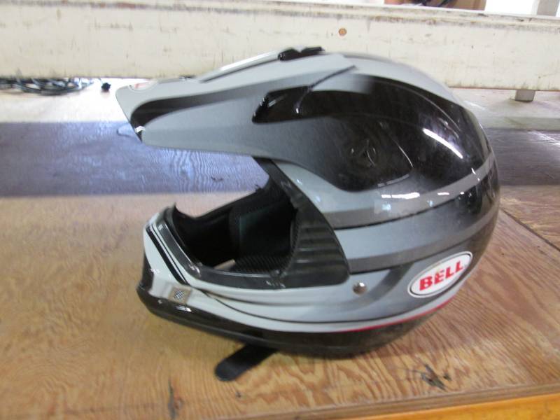 lot 66 image: Bell Riot Helmet Size Large  WHB...