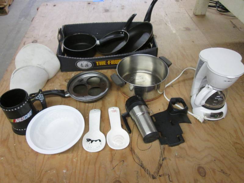 lot 93 image: Lot of Misc Kitchen Items  WHB...