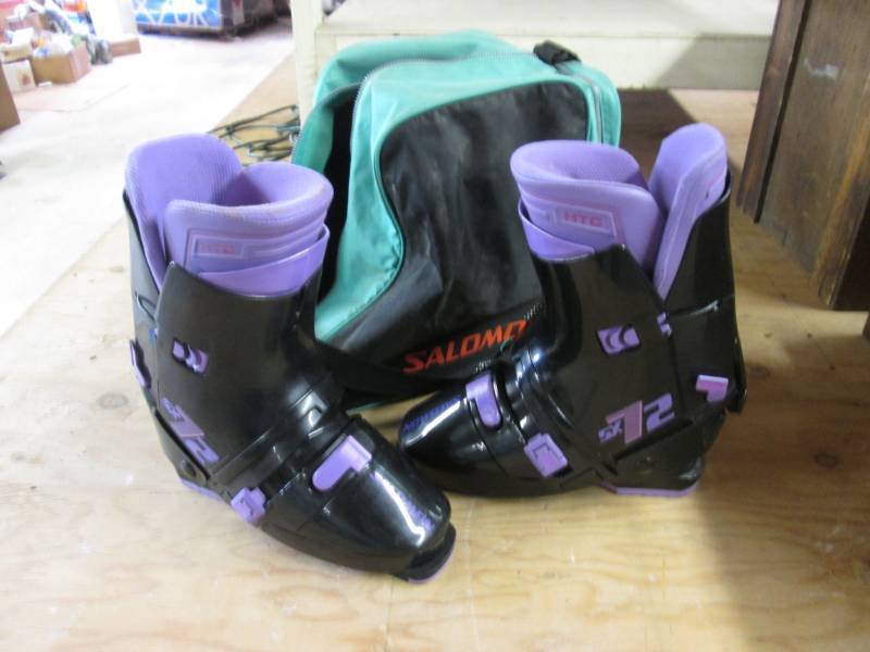lot 99 image: Pair of Salomon SX72 Ski Boots with...
