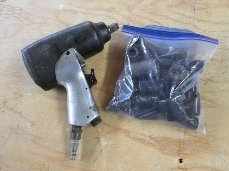 lot 115 image: Craftsman 12 Impact Wrench with B...