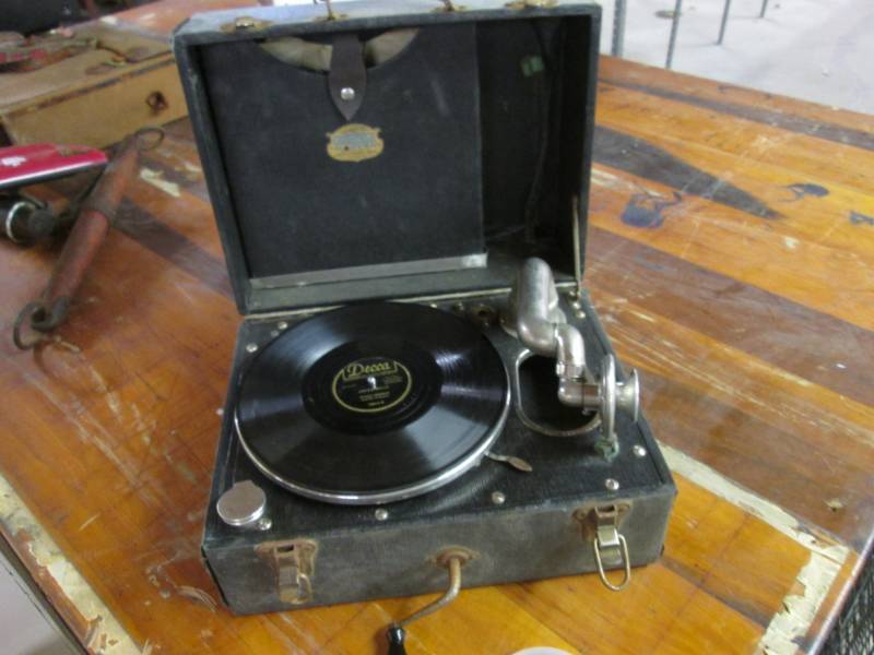 lot 118 image: Vintage Carryola Master Portable Re...