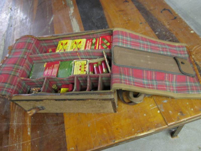 lot 124 image: Vintage Hard Sided Bag Full of Shot...