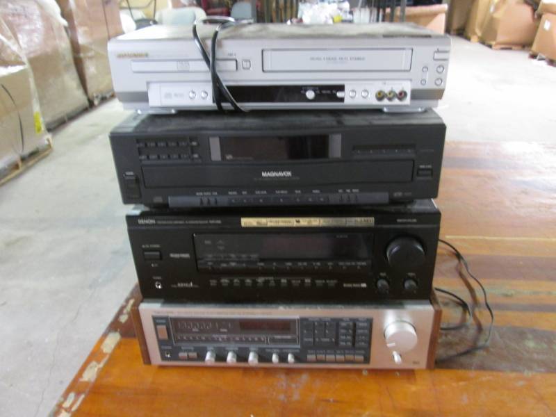 lot 125 image: Lot of Misc Stereo Components  WHB...