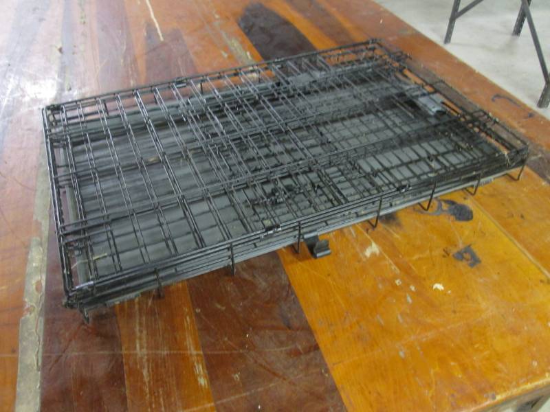 lot 127 image: 19 x 30 Pet Kennel  WHB...