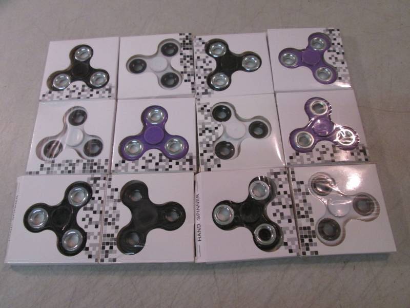 lot 138 image: Lot of 12 Fidget Spinners New In Bo...