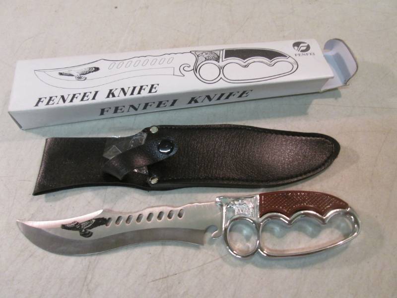 lot 140 image: 10 34 Eagle Fixed Blade Knife wit...