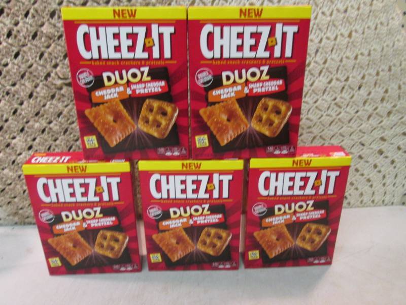 lot 148 image: 5 Boxes of Cheez-It Duoz Snack Crac...