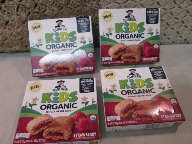 lot 152 image: 4 Boxes of Quaker Kids Organic Stra...