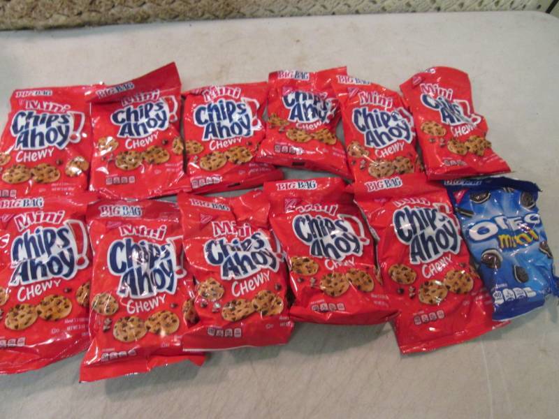 lot 183 image: 12 Bags of Chips Ahoy and Oreo Mini...
