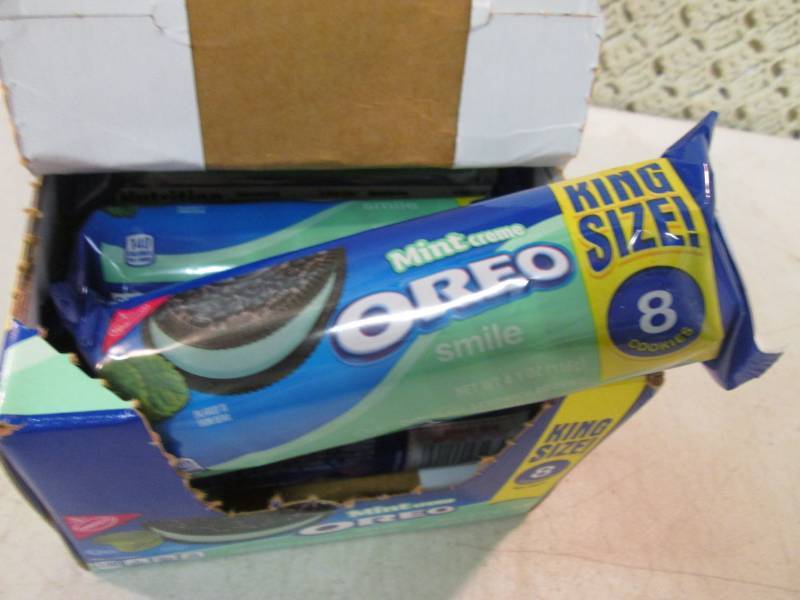 lot 185 image: Box of Mint Oeoe Cookies Best by Fe...