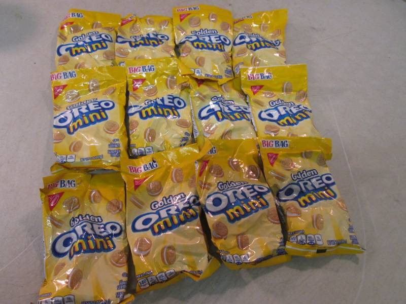 lot 186 image: 12 Bags of Golden Oroe Mini Cookies...