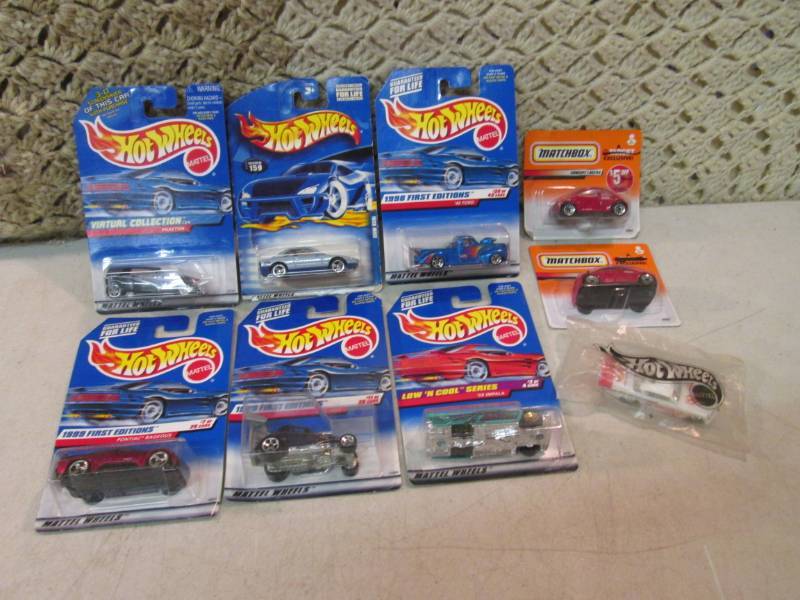 lot 199 image: Lot of Hot Wheels and Matchbox Cars...