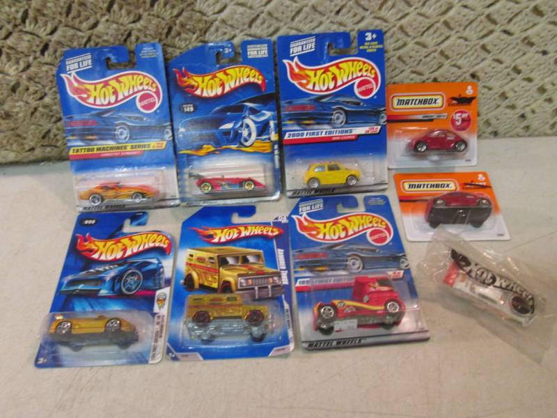 lot 200 image: Lot of Hot Wheels and Matchbox Cars...