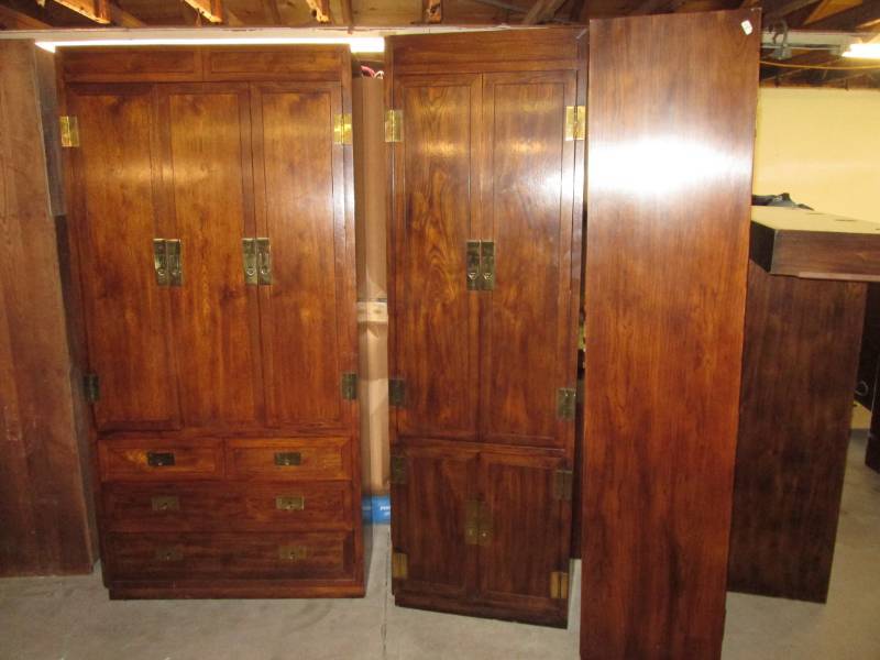 lot 223 image: Large Bedroom CabinetDresser Set 9...