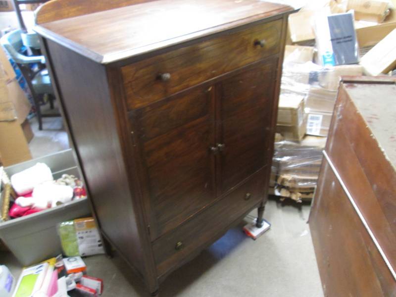 lot 224 image: Vintage DresserHutch 52 H x 32 W...