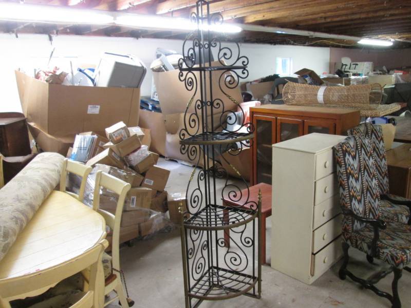 lot 229 image: Metal Rod Iron Corner Shelf 16 x 1...