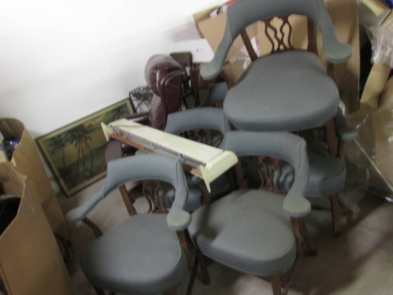 lot 238 image: Lot of Chairs Nice Office Chair Vin...