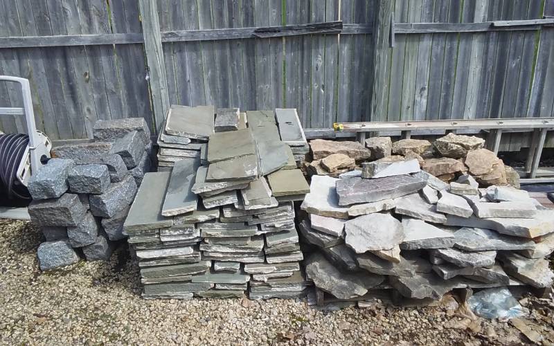 lot 9 image: 3-Pallets Assorted StoneRock