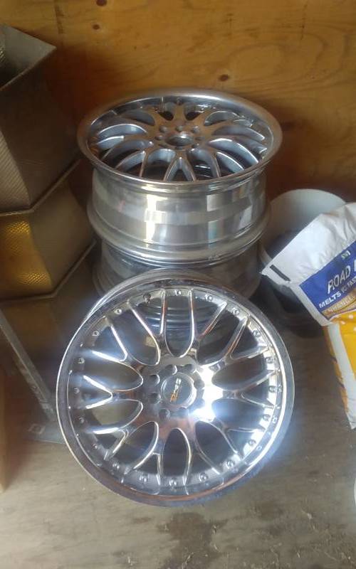 lot 26 image: Set Of 4-18 Inch Rims By DRAG (4-Bolt Universal)