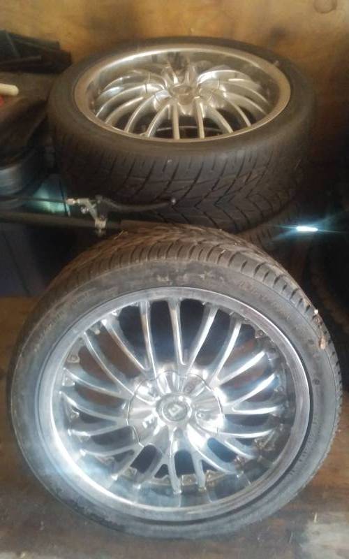 lot 27 image: Set Of 4-MOTEGI Racing Wheels (4-Bolt Universal) With Tires