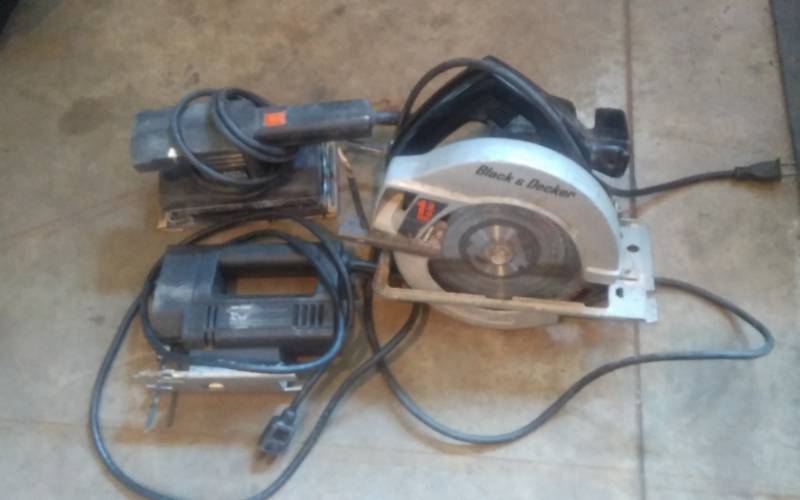 lot 42 image: Black & Decker 1-34 HP Circular Saw, Jig Saw, Sander