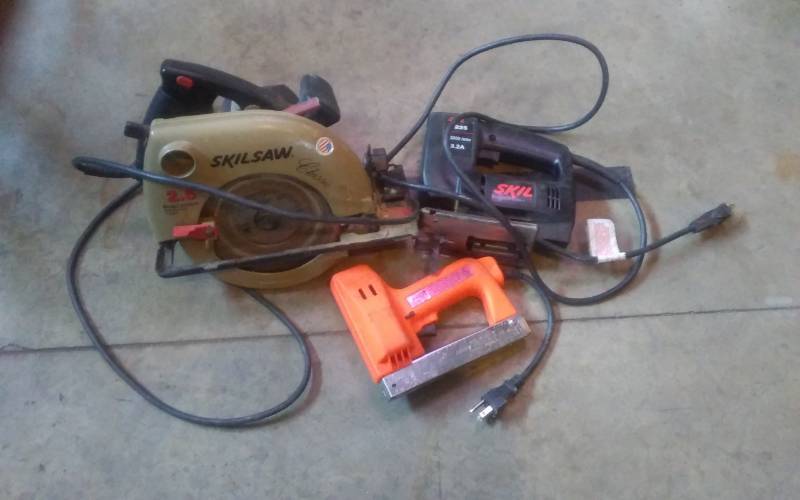 lot 43 image: Skilsaw 2.5 Hp, Jig Saw, Electric Stapler