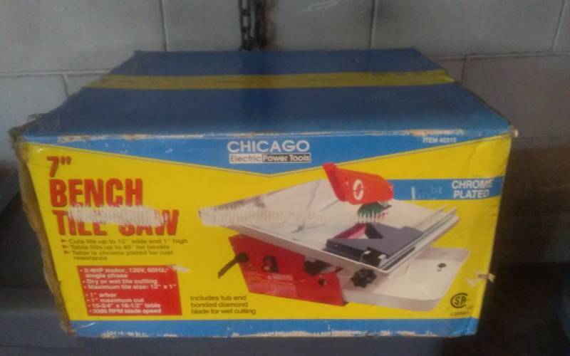 lot 48 image: 7-Inch Bench Tile Saw (New In Box)