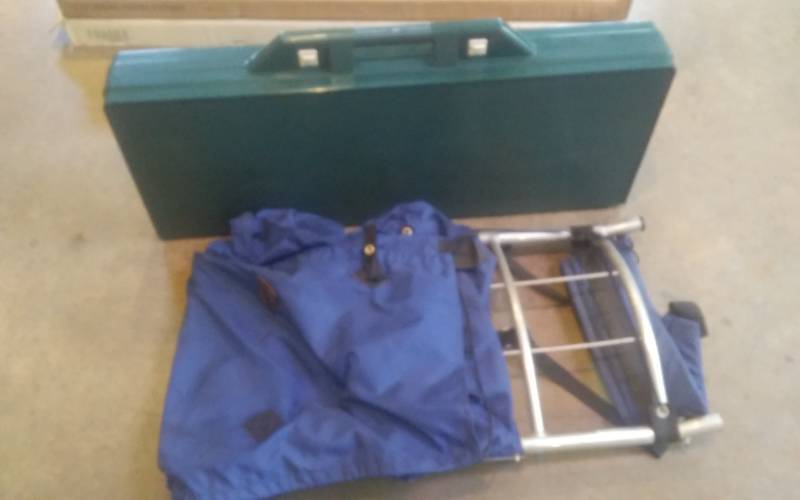 lot 52 image: Folding Suitcase Style Picnic Table (Seats 4) & Back Pack