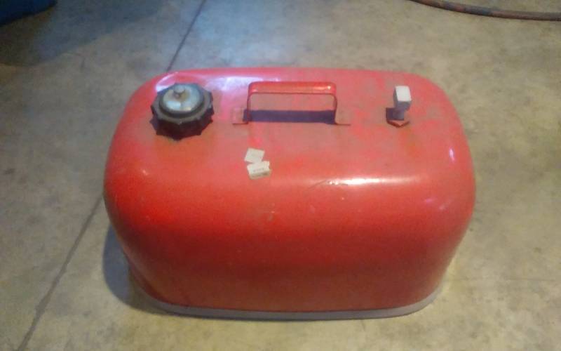 lot 53 image: Marine Gas Tank (6-Gallon)
