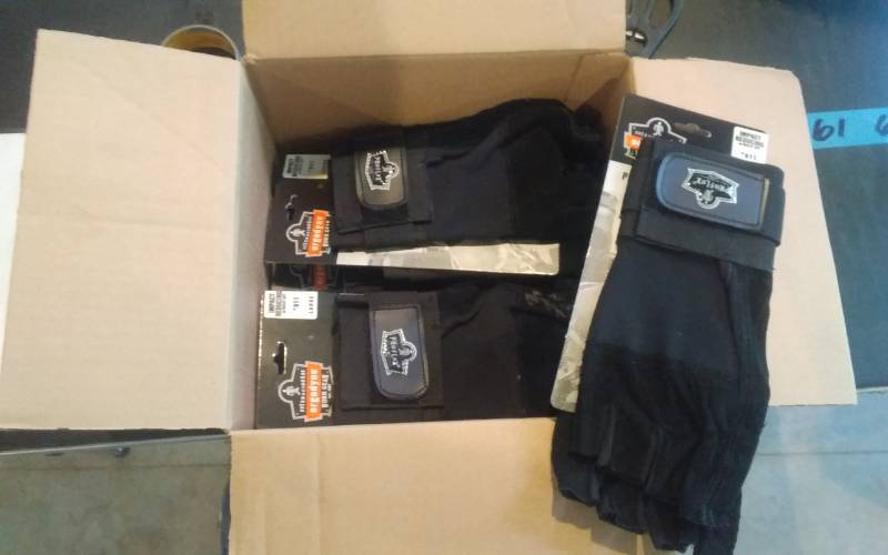 lot 60 image: 12 Pair-NEW Open Finger Gloves Size Large
