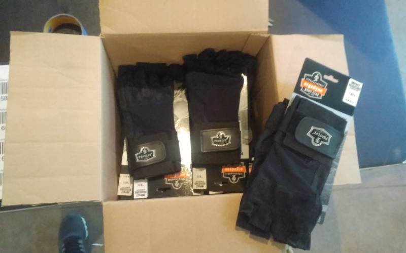 lot 61 image: 12 Pair-NEW Open Finger Gloves Size Small