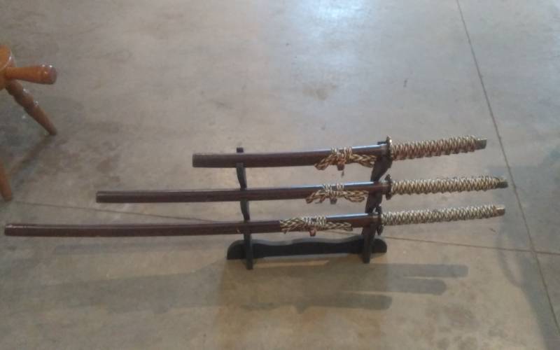 lot 72 image: 3-Swords With Stand