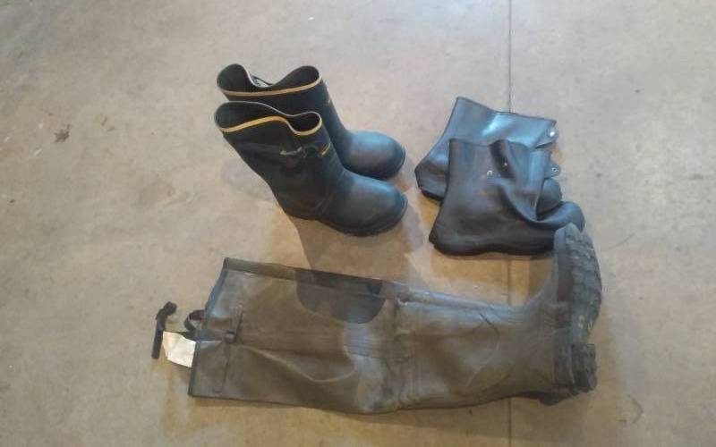 lot 78 image: Waders Size 11, Over Shoe Boots Size 11, Rubber Boots Size 10