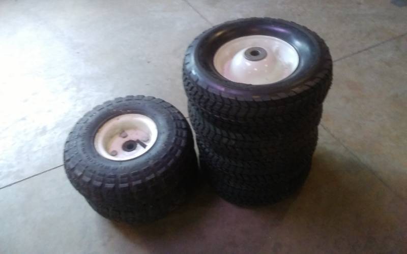 lot 85 image: 6-Rubber Tires With Rims 50-4