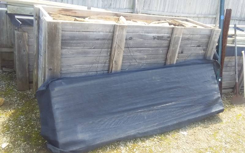lot 20 image: Wood Container With Fireplace Cord Of Dry Wood 96x30x52