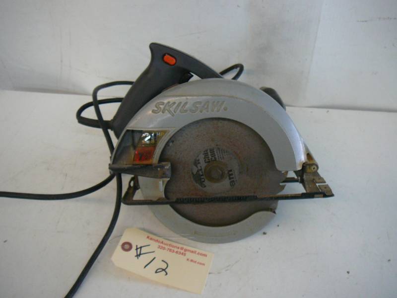 lot 12 image: 7 14 Skil Saw