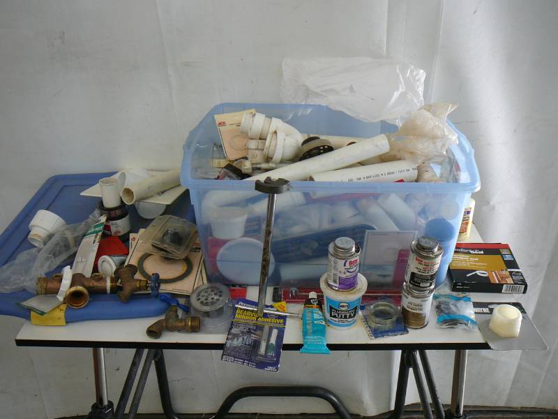 lot 14 image: Lot Of Plumbing Parts