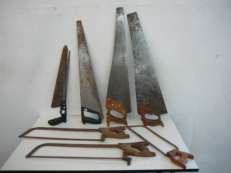 lot 33 image: Lot Of Handsaws