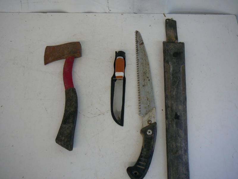 lot 35 image: Lot Of Hunting Items