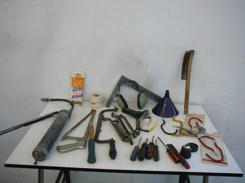 lot 37 image: Lot Of Garage Items