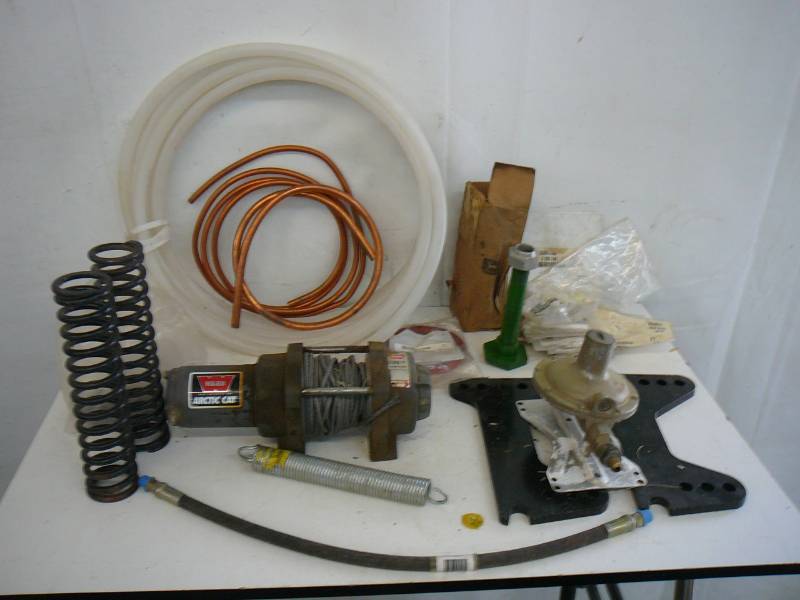 lot 49 image: Lot Of Garage Items