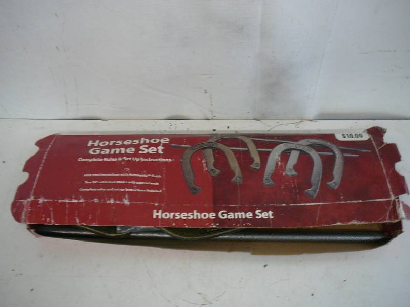 lot 52 image: Horseshoe Game Set