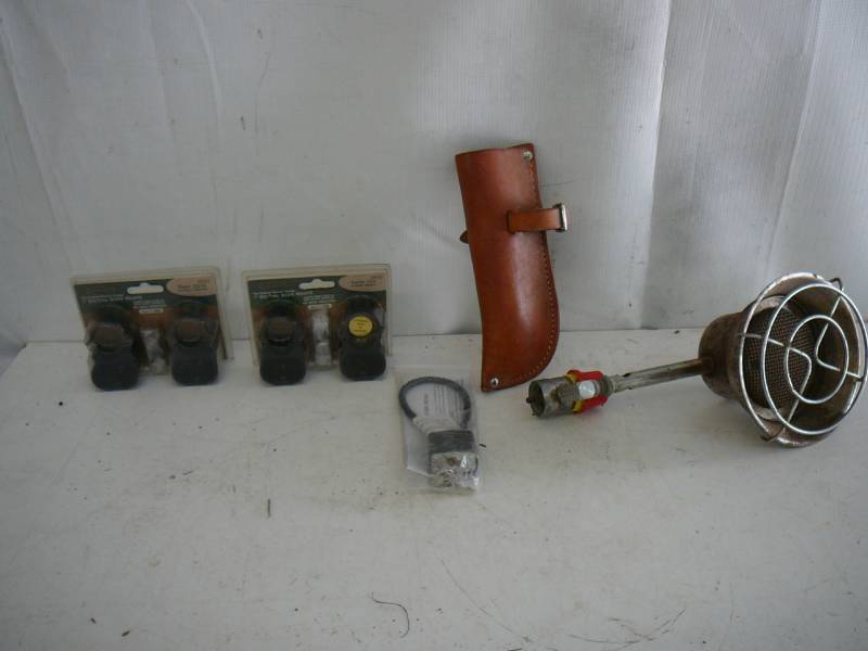 lot 73 image: Lot Of Hunting Items