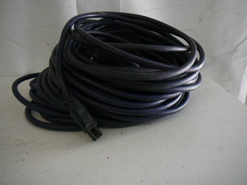 lot 75 image: 100 Feet Extension Cord 123 Outdoor