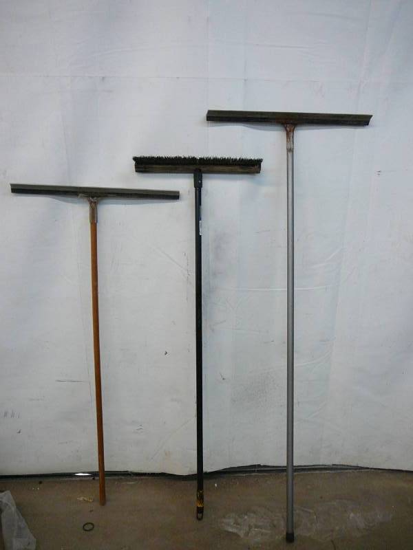 lot 94 image: Lot Of Garage Items