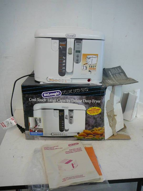 lot 104 image: Delonghi Deluxe Deep Fryer Large Capacity