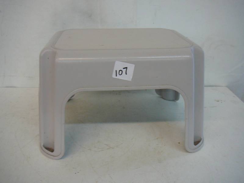 lot 107 image: Step Stool