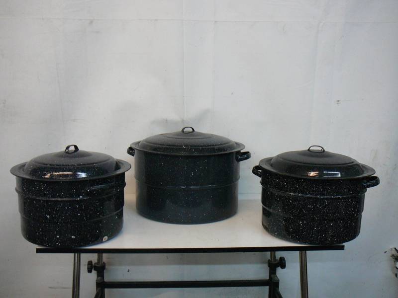 lot 130 image: Lot Of Speckled Blue Canning Pots With Lids