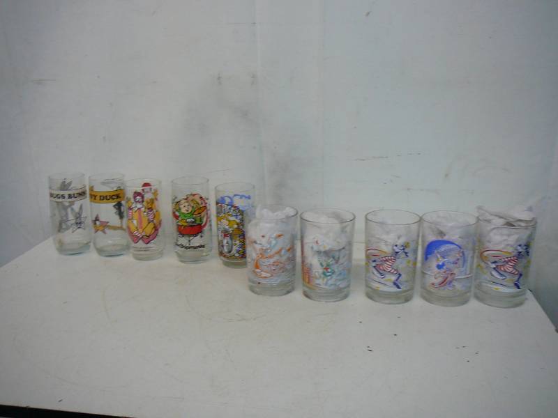 lot 140 image: Lot Of Collectible Glasses