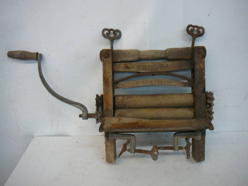 lot 157 image: Antique ELDORA No. 110 Clothes Wringer